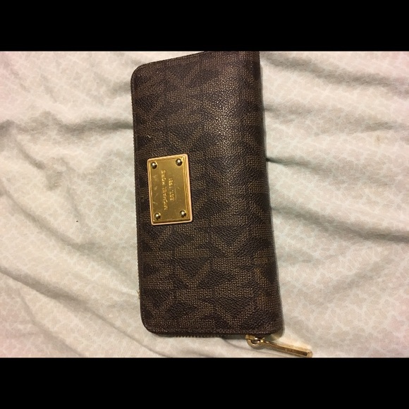 Barely used MK purse and wallet - Picture 2 of 2